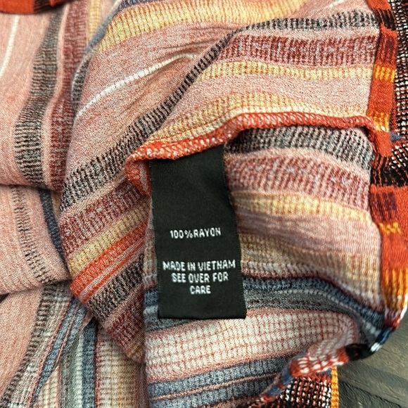 AGB ruffle sleeve blouse - Picture 7 of 7